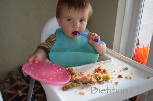 Dietitian UK: Baby eats Stuffed Pepper in the Slow Cooker